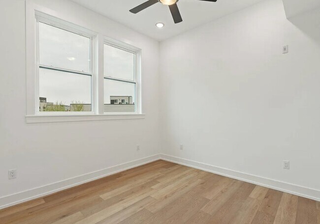 Building Photo - 136 E Cumberland St