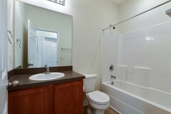 Building Photo - 3 Bedroom 2 Bathroom Live Oak - Richmond Hill