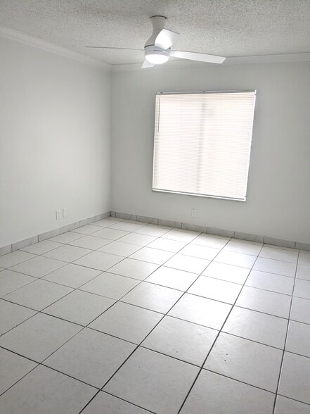 Building Photo - 9436 SW 140th Ct