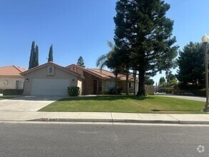 Building Photo - READY NOW! Corner home with a private SPAR...