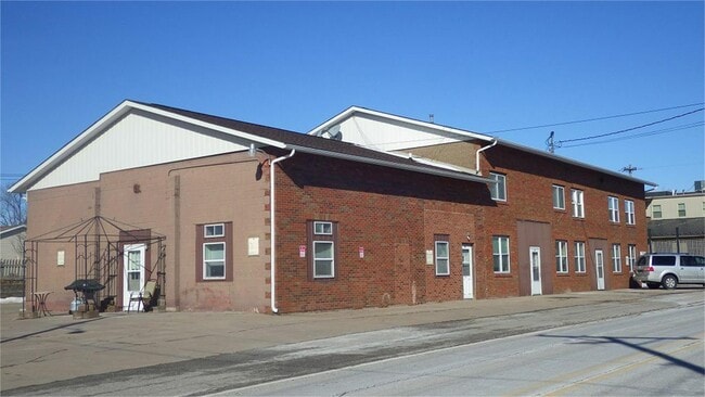 Primary Photo - 114 S Mississippi St