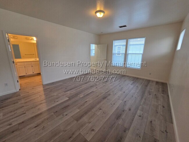 Building Photo - 3855 Louis Krohn Dr