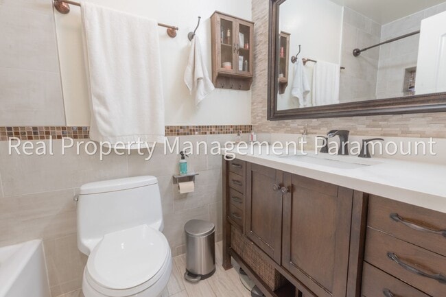 Building Photo - Spectacular 2 Bedroom, 2 Bath Condo with L...