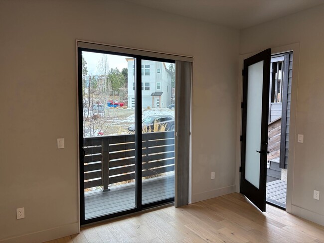 Building Photo - Modern Home Near Old Mill