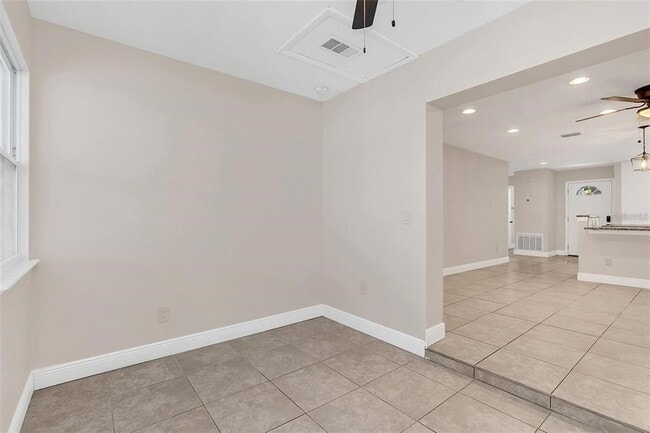 Building Photo - 1203 Hendren Dr