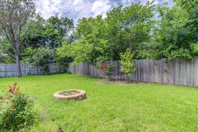 Building Photo - Super Cute South Austin 3/2.5 Condo, built...