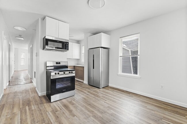 Building Photo - 18 St Clair St