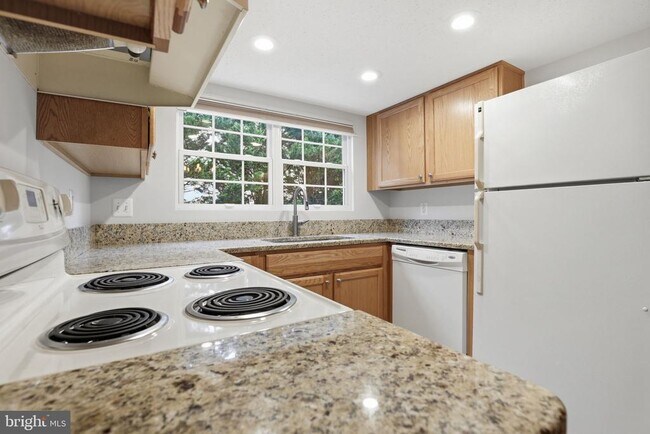 Building Photo - 119 Fort Evans Rd SE