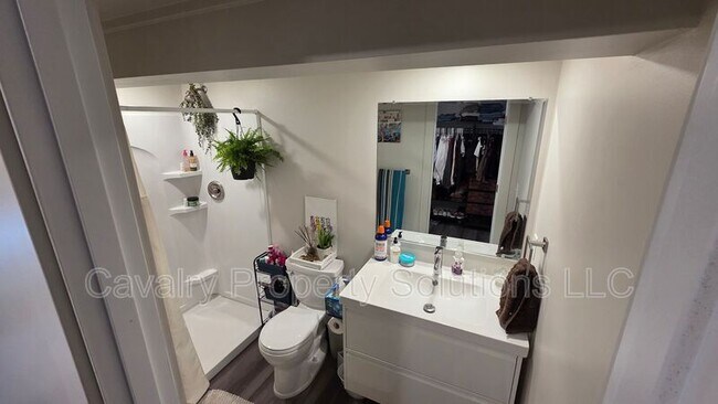 Building Photo - 3947 E Calvary Rd