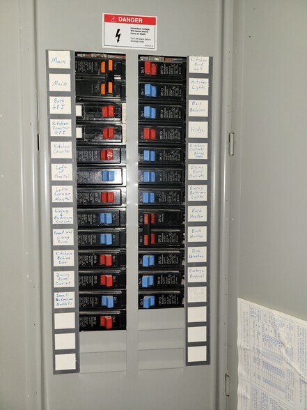 Building Photo - 67 Baldwin St