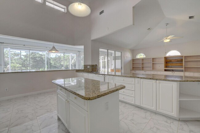 Building Photo - 8028 Plantation Lakes Dr