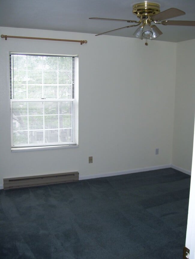 Building Photo - 3200 Azalea Dr