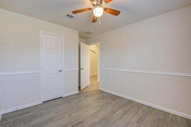 Building Photo - 32403 Cross Spring Park Ln