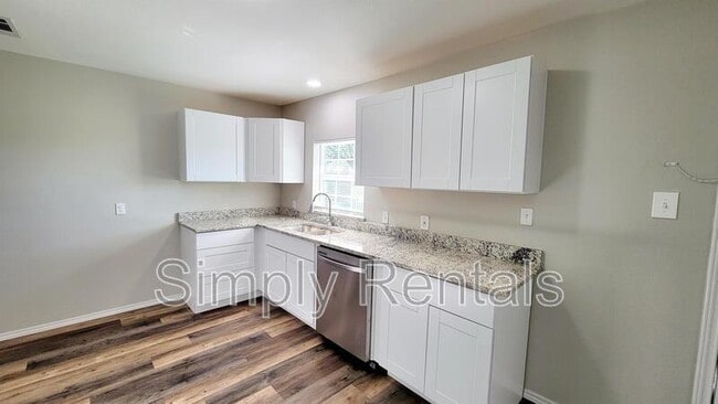 Building Photo - 1704 Langford St