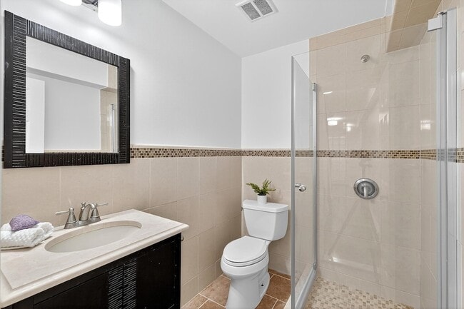 Building Photo - 382 Webster Ave