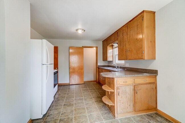 Building Photo - 347 Darrow Ave