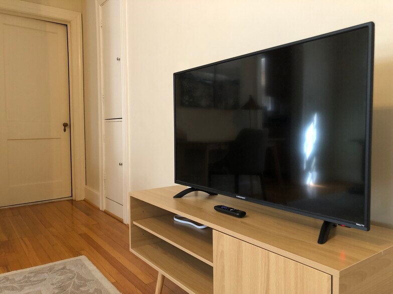 Building Photo - 109 Vintage Ave