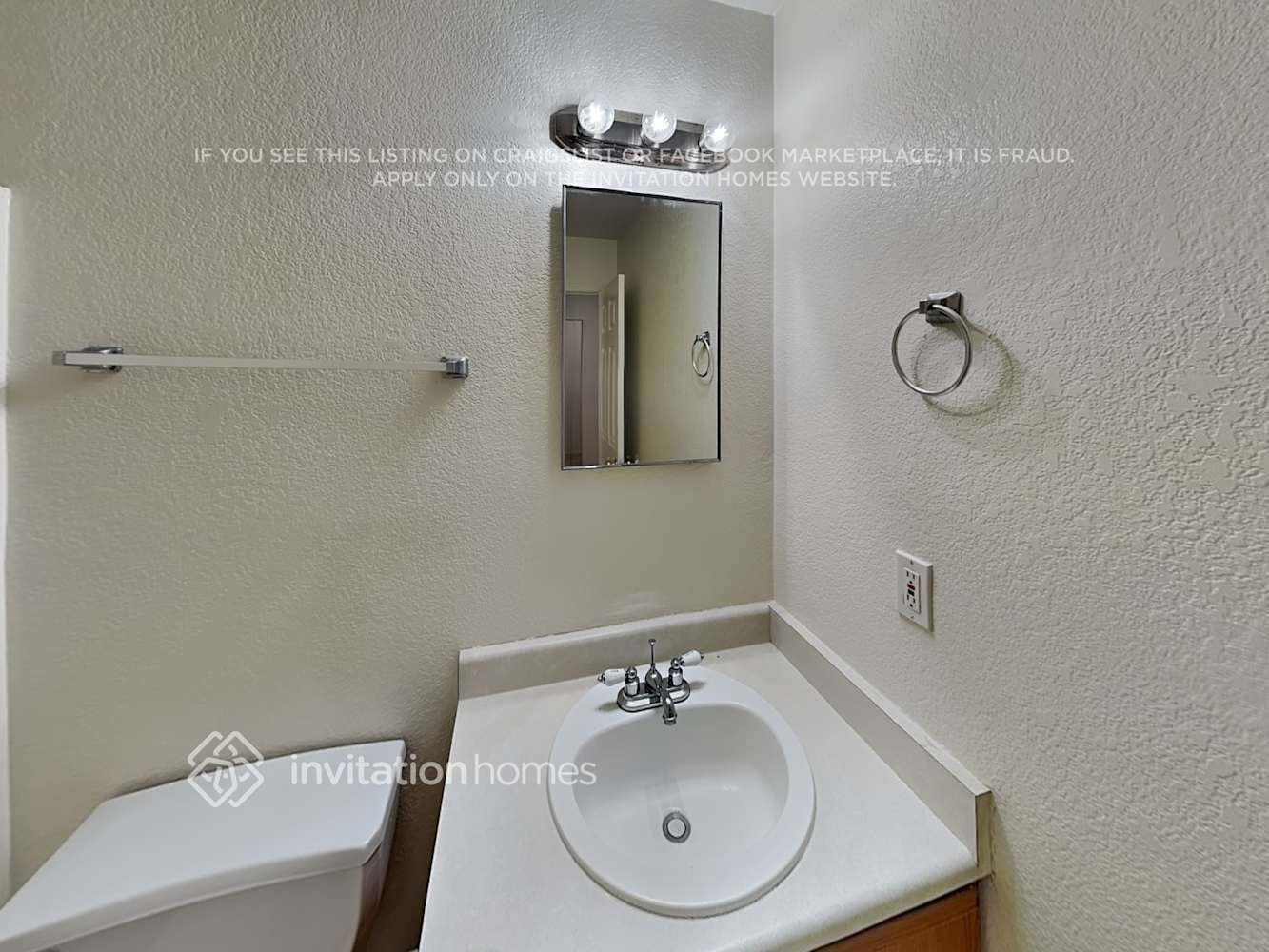 Building Photo - 11542 W Flores Dr