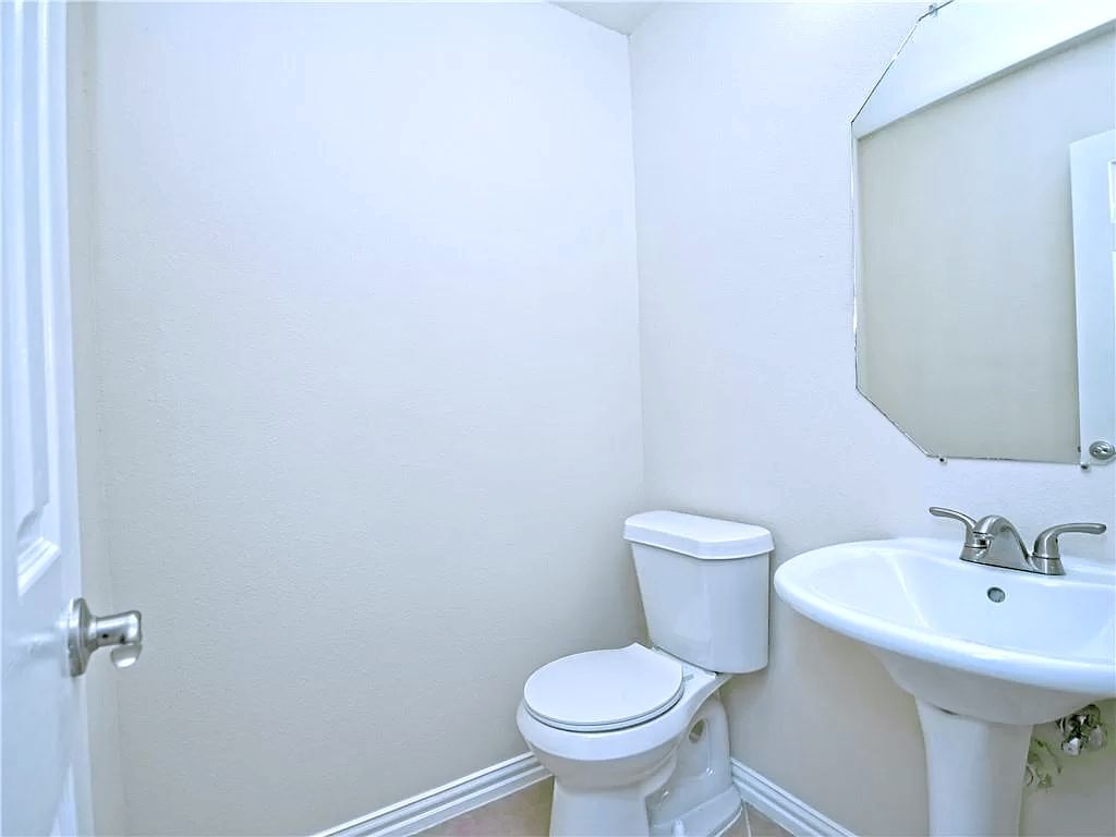Half bath - 1806 Wallin Loop