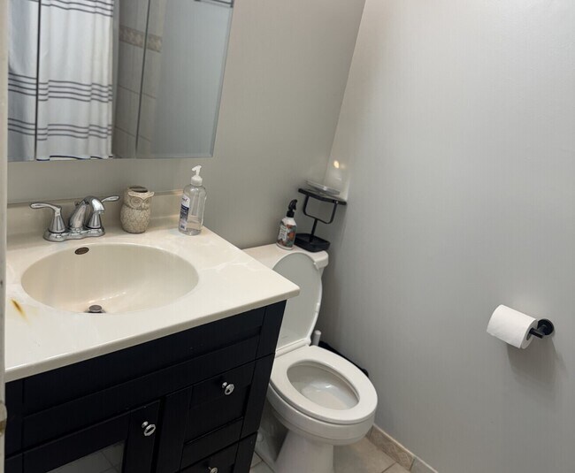 Building Photo - 362 Farmington Ln