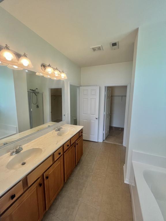 Building Photo - 425 Tiburon Dr