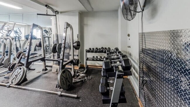 Building Photo - 639 W Grace St