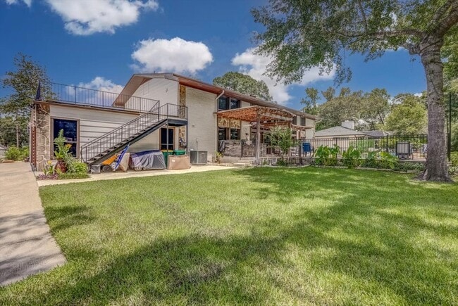 Building Photo - 22 Winged Foot Dr