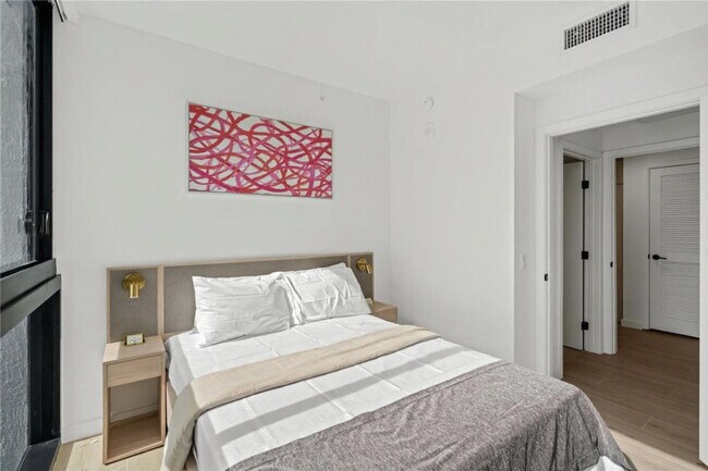 Building Photo - 225 N Miami Ave