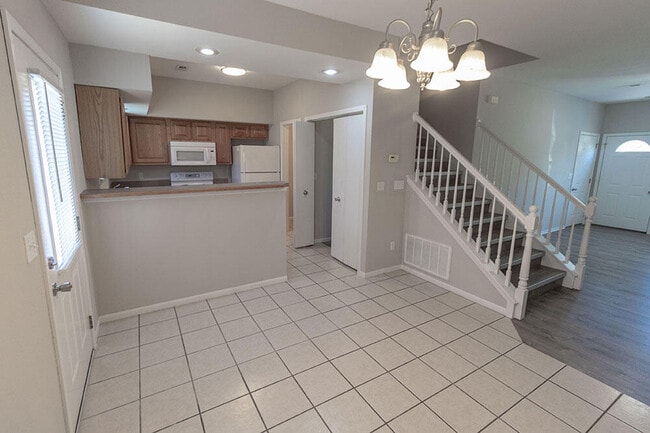 Building Photo - 5000 Derby Ridge Dr