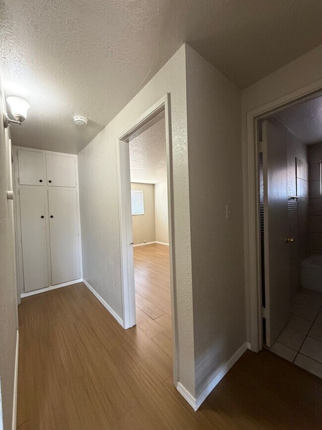 Building Photo - 1020 Taos Dr