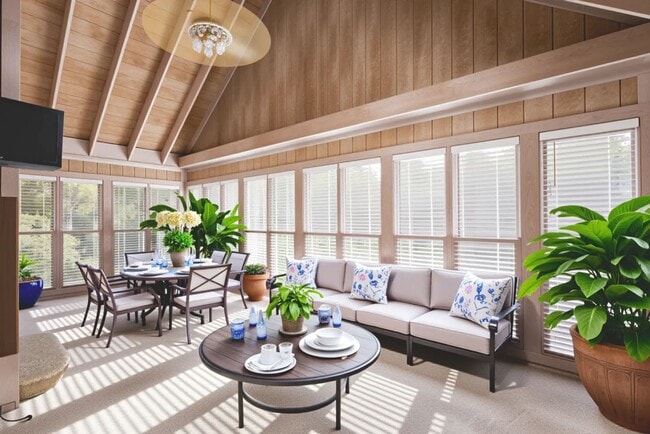 Building Photo - Darling 2 Bedroom Home in Brandermill