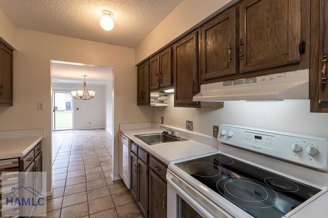 Building Photo - 901 Olmstead Dr