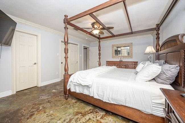 Building Photo - 3 Bedroom 2 Bath Back Bay Luxury Rental Home