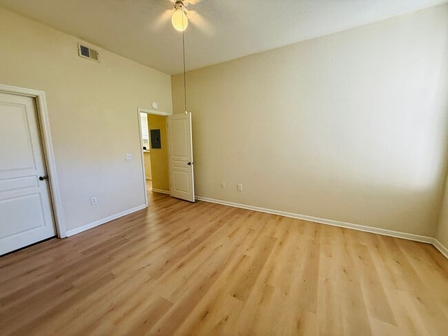 Building Photo - Beautiful Two Bedroom, Two Bath Condo For Rent in New Tampa!