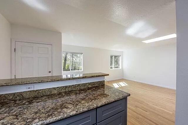 Building Photo - 1385 1/2 Sir Francis Drake Blvd, Unit 1