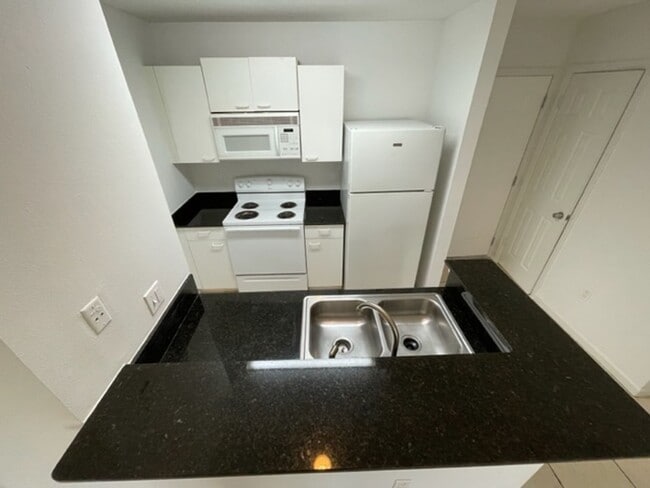 Building Photo - Palm Lakes Condominium