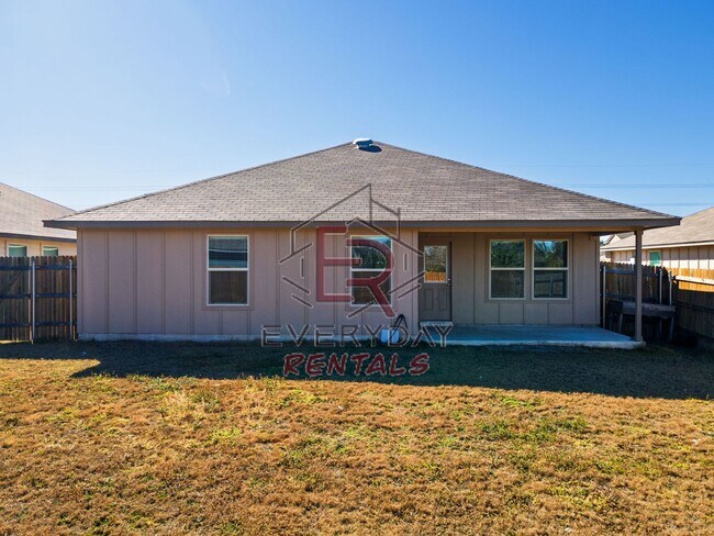 Building Photo - 3 bedroom 2 bath in Yowell Ranch