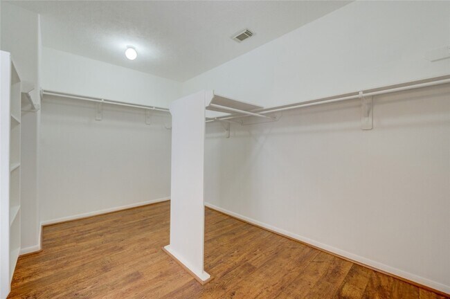 Building Photo - 16464 Beewood Glen Dr