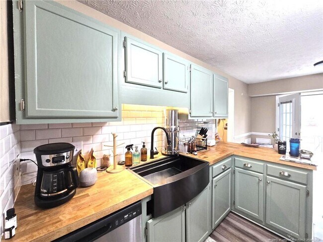 Building Photo - 6873 Brasswood Dr