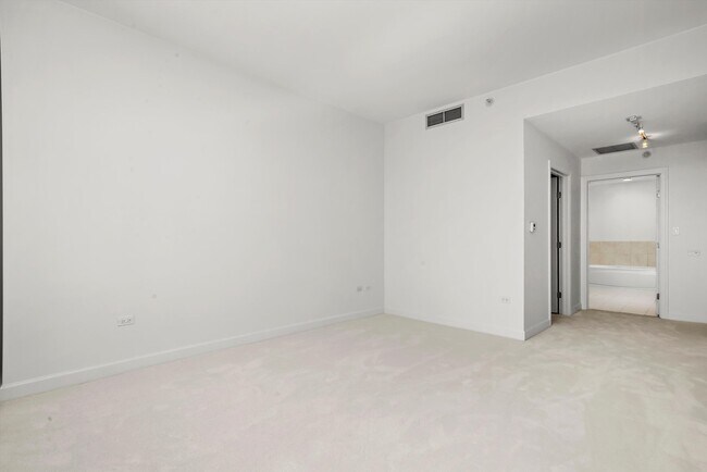 Building Photo - 1201 S Prairie Ave