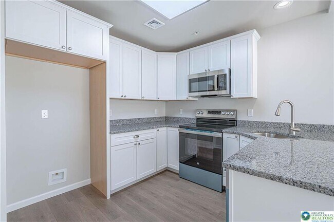 Building Photo - 742 Blue Heron Dr