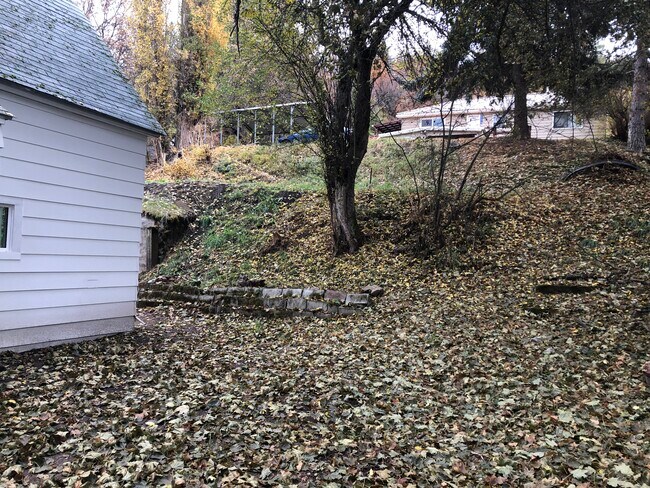 Building Photo - 410 E James St