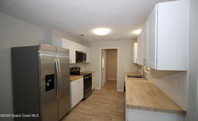 Building Photo - 75 Rivercliff Ln