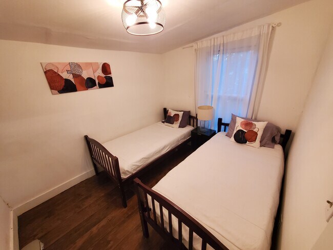 Building Photo - Furnished, Cozy Stay in the Arts District