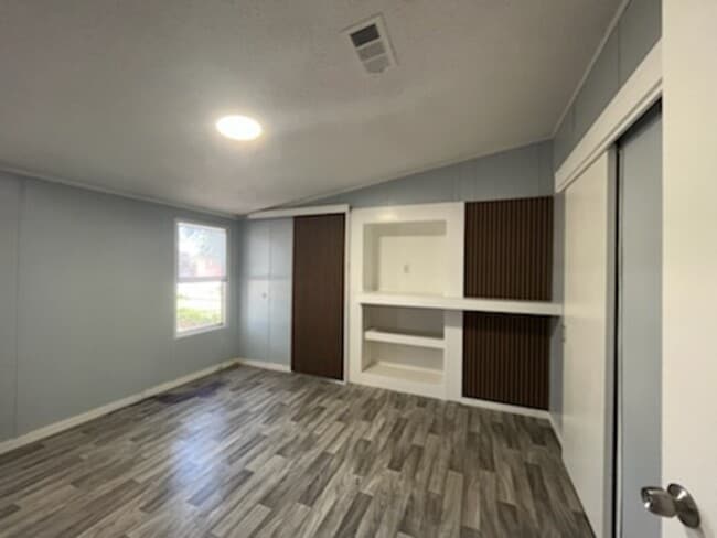 Building Photo - 104 Nathey Ave