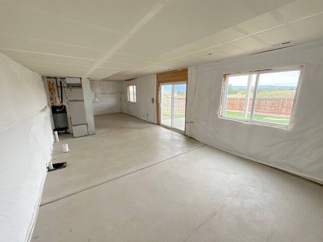 Building Photo - 3 Bedroom Home Available Near S Powers Blv...