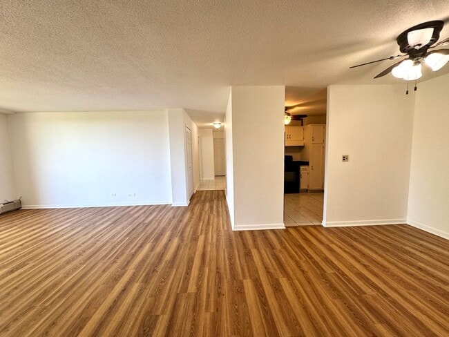 Building Photo - 2211 S Stewart Ave