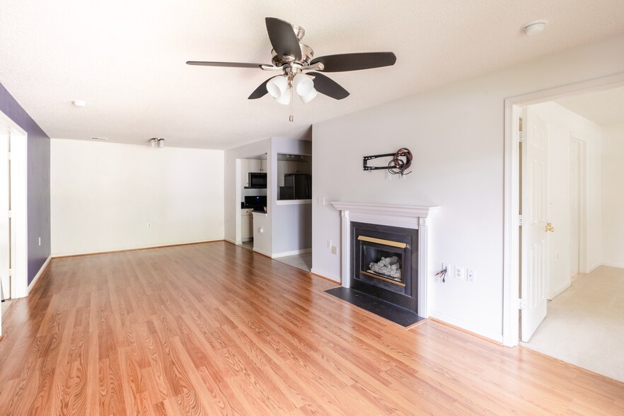 Building Photo - 10024 Vanderbilt Cir