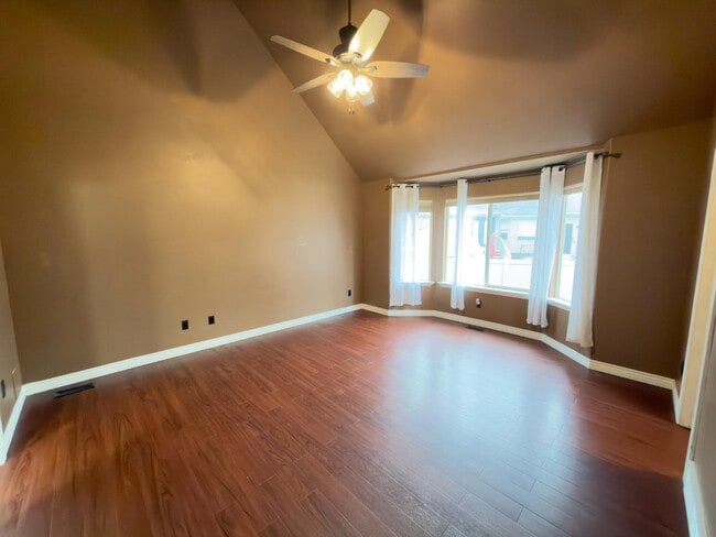 Building Photo - 317 W Farmside Dr