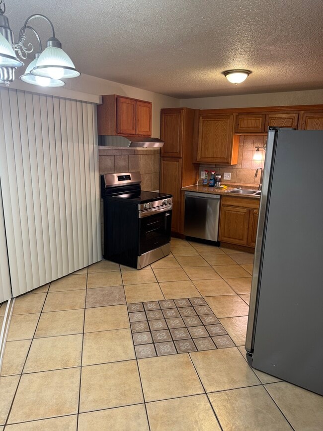 Building Photo - 16828 E 7th Pl